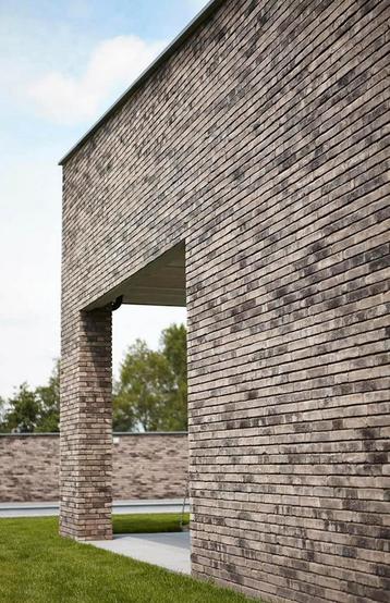 Gevelstenen pagus grijs zwart beschikbaar voor biedingen