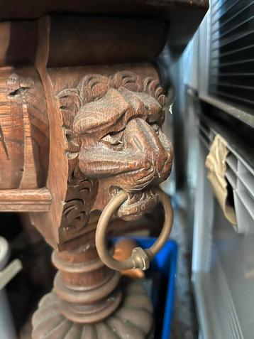 Table ancienne en chêne tête de lion beschikbaar voor biedingen