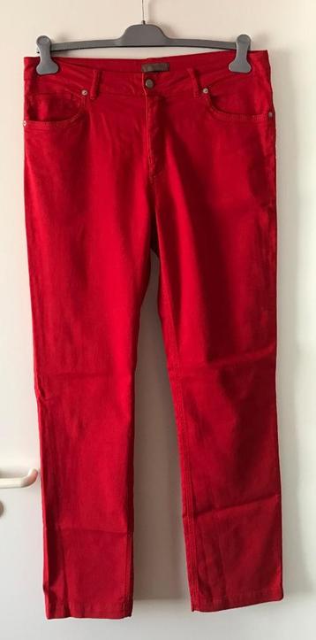 Rode 5-pocket stretchbroek (mt 46) beschikbaar voor biedingen