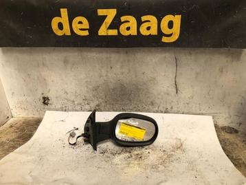 Buitenspiegel rechts van een Nissan Micra beschikbaar voor biedingen