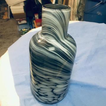 Bouteille vase beschikbaar voor biedingen
