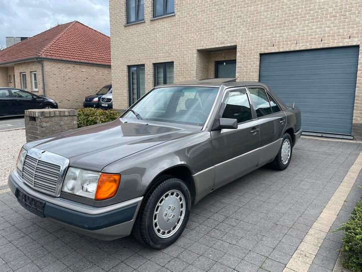 Mercedes-Benz W124 2.0L Benzine Start & Rijdt Met Panodak, Auto's, Mercedes-Benz, Bedrijf, Te koop, Panoramadak, Benzine, Euro 2