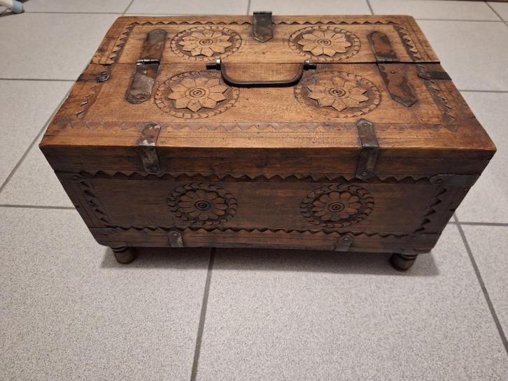 Oud Indisch kistje, Antiek en Kunst, Curiosa en Brocante, Ophalen of Verzenden