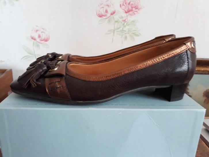 Paire de chaussures femmes Voltan pointure 37, état neuf !, Kleding | Dames, Schoenen, Zo goed als nieuw, Ballerina's, Bruin, Ophalen of Verzenden