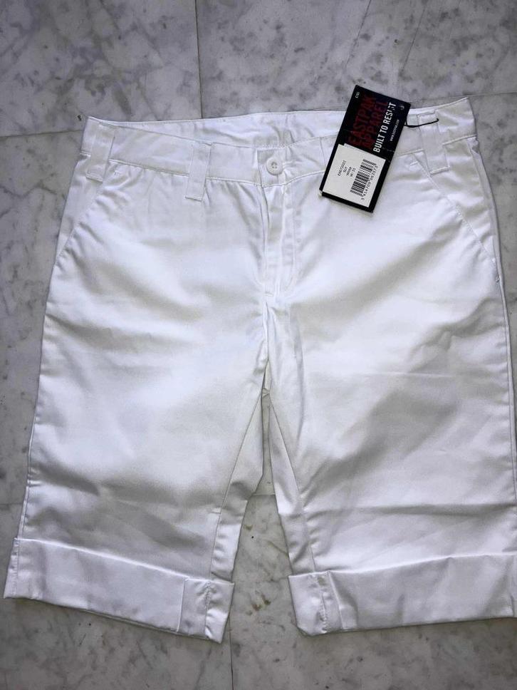 Short wit - maat 31 - merk EASTPAK -  Nieuw met label !, Kleding | Heren, Broeken en Pantalons, Nieuw, Wit, Ophalen of Verzenden