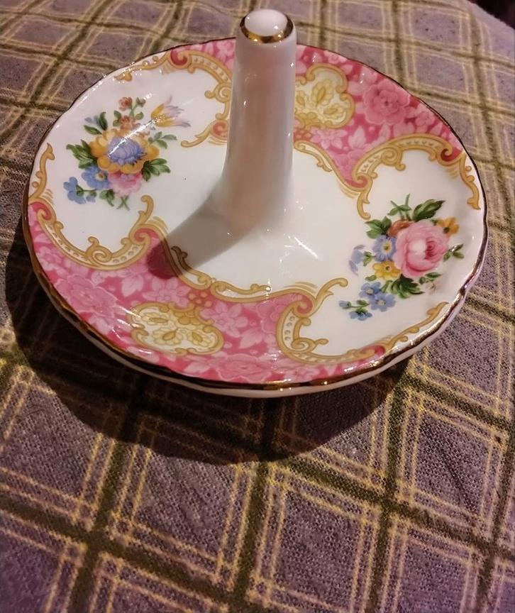 Porte-bagues « Lady Carlyle » /plat à bijoux Royal Albert, Antiquités & Art, Antiquités | Porcelaine, Enlèvement ou Envoi