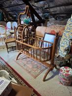 Antieke wieg/ kribbe in hout, Ophalen