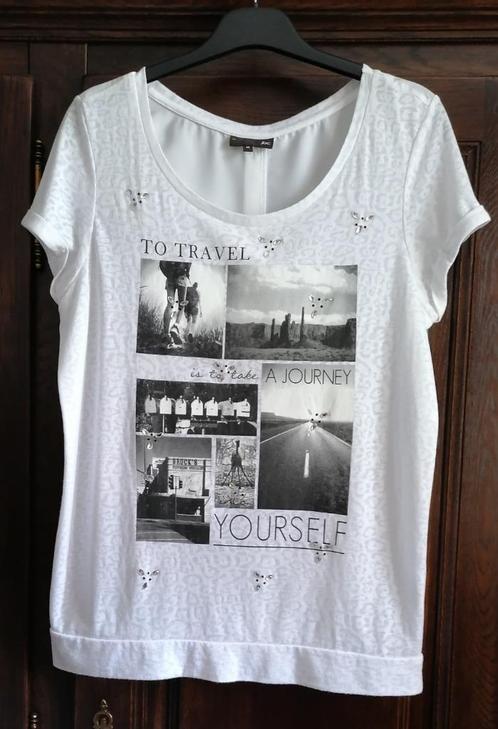 Witte T-shirt met print en achterkant met rij knoopjes, M, Kleding | Dames, T-shirts, Zo goed als nieuw, Ophalen of Verzenden