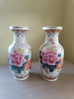 2 identieke Chinese vazen, Ophalen