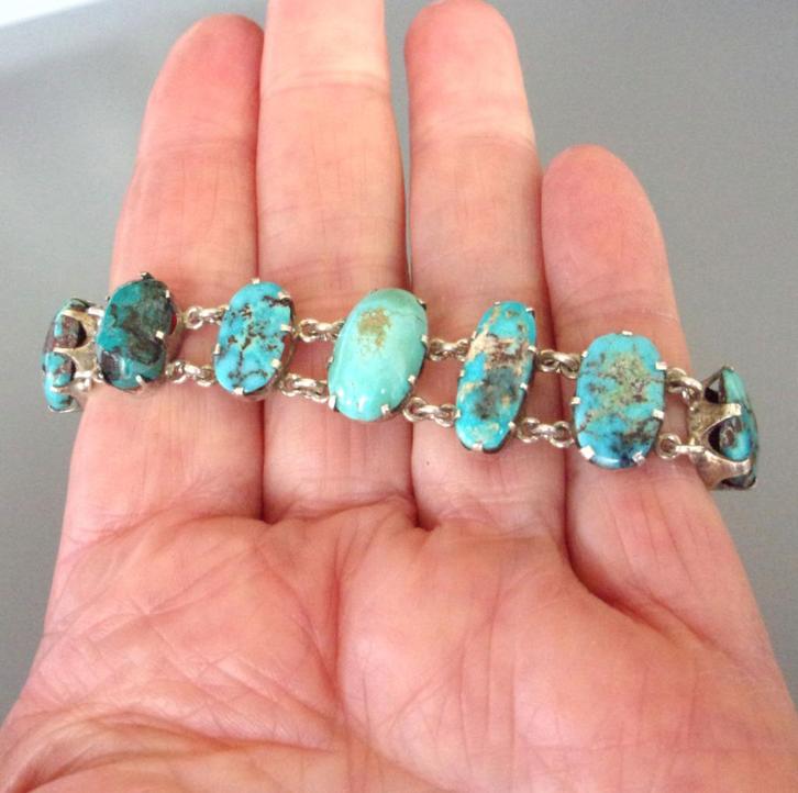 Vintage ambachtelijk armband meisjes met turquoise cabochon, Handtassen en Accessoires, Armbanden, Zo goed als nieuw, Overige materialen