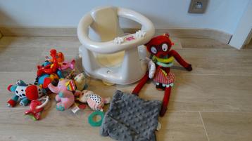 babyspeelgoed + zitjes bad beschikbaar voor biedingen