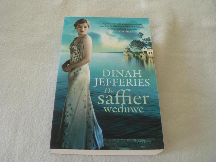 De saffierweduwe Dinah Jefferies, Boeken, Romans, Gelezen, Ophalen of Verzenden