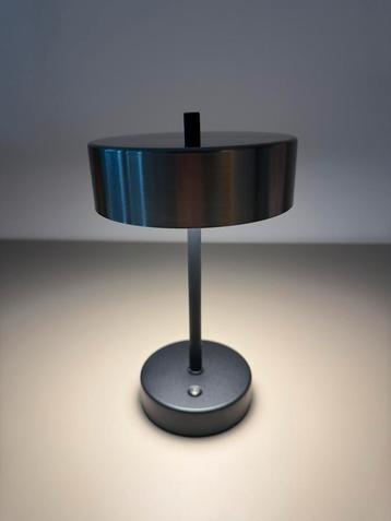 RoundGlow Metalen Draadloze Lamp – Warm Wit beschikbaar voor biedingen