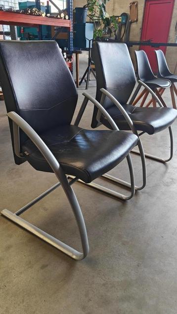 Conferentiestoel Sokoa Leren rug & zitting  2 stuks 100€ beschikbaar voor biedingen
