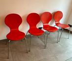 4 chaises rouges empilables, Métal, Quatre, Scandinave, Utilisé