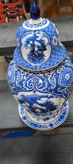 Delft vaas met schoteltje, Ophalen