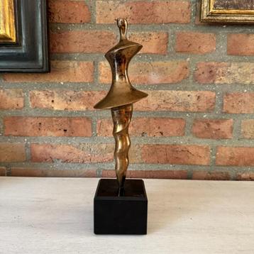Ivo Strauven 'Ballerina' bronze sculptuur. beschikbaar voor biedingen