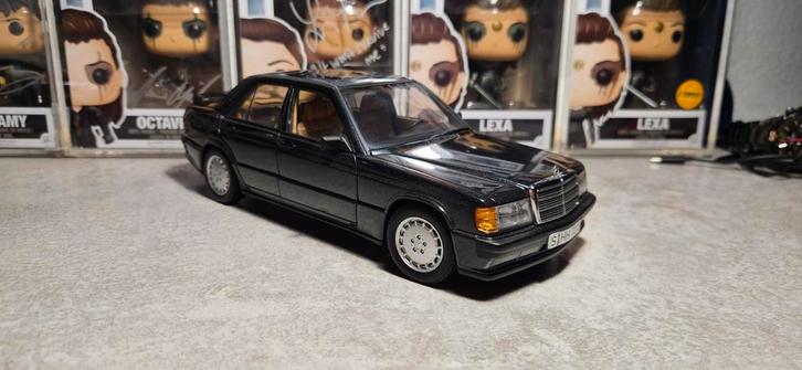 1:18 Mercedes-Benz 190E 2.3 16v AutoArt, Hobby en Vrije tijd, Modelauto's | 1:18, Zo goed als nieuw, Auto, Autoart, Ophalen of Verzenden