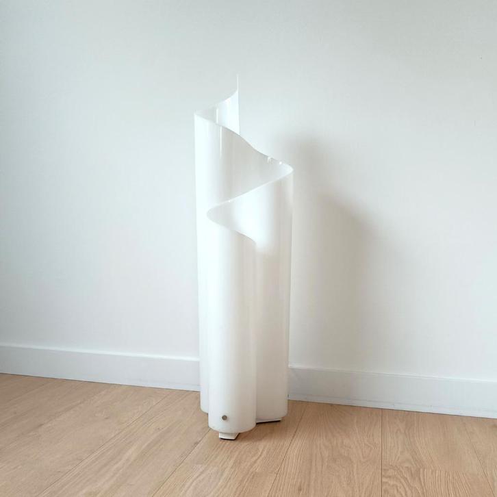 Vintage Mezzachimera vloerlamp door Magistretti – Artemide, Huis en Inrichting, Lampen | Tafellampen, Gebruikt, Kunststof, Ophalen