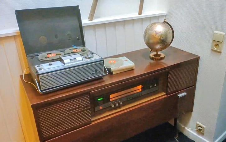 Meuble radio Vintage années 60 avec enregistreur à bande, Antiquités & Art, Antiquités | TV & Hi-Fi, Enlèvement
