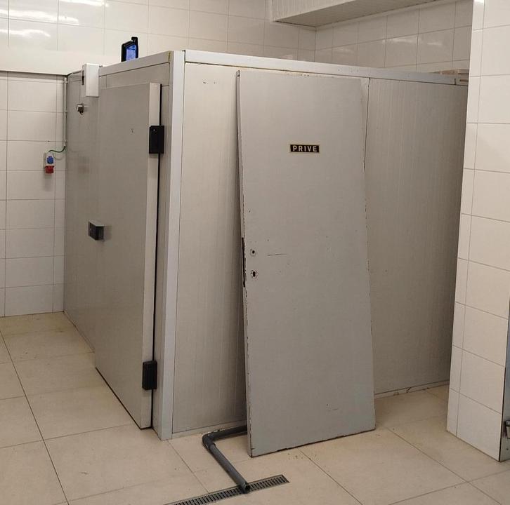 Chambre froide professionnelle 240240 cm + groupe de froid, Zakelijke goederen, Horeca | Keukenapparatuur, Koelen en Vriezen, Gebruikt