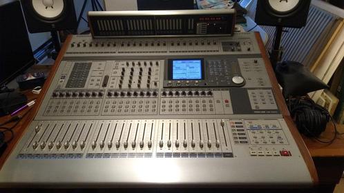 Tascam DM-4800 | 64 kanalen digitaal mengpaneel, Muziek en Instrumenten, Mengpanelen, Gebruikt, 20 kanalen of meer, Microfooningang