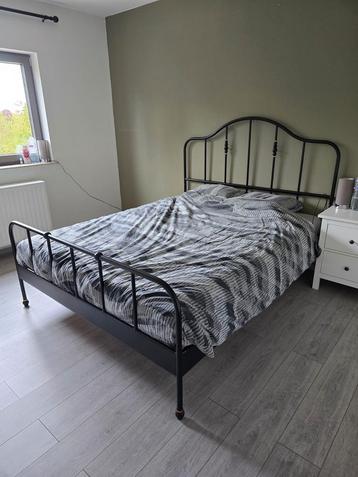 Stevig bed zwart 160 x 200 beschikbaar voor biedingen