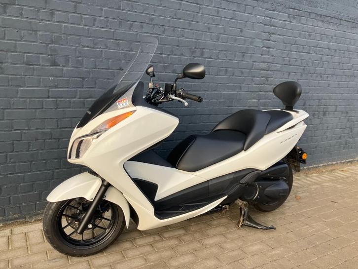 Honda forza 300 2014 8712Km met garantie, Motoren, Motoren | Honda, Bedrijf, Scooter, 2 cilinders, Minimaal motorrijbewijs A2