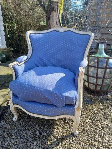 Grote fauteuil, mooie stoffering beschikbaar voor biedingen