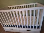 Babybedje Ikea wit met 2 lades en matras, Kinderen en Baby's, Babywiegjes en Ledikanten, Ophalen