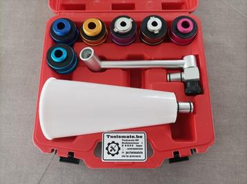 Olie vultrechter met 6 ALUMINIUM adapters beschikbaar voor biedingen