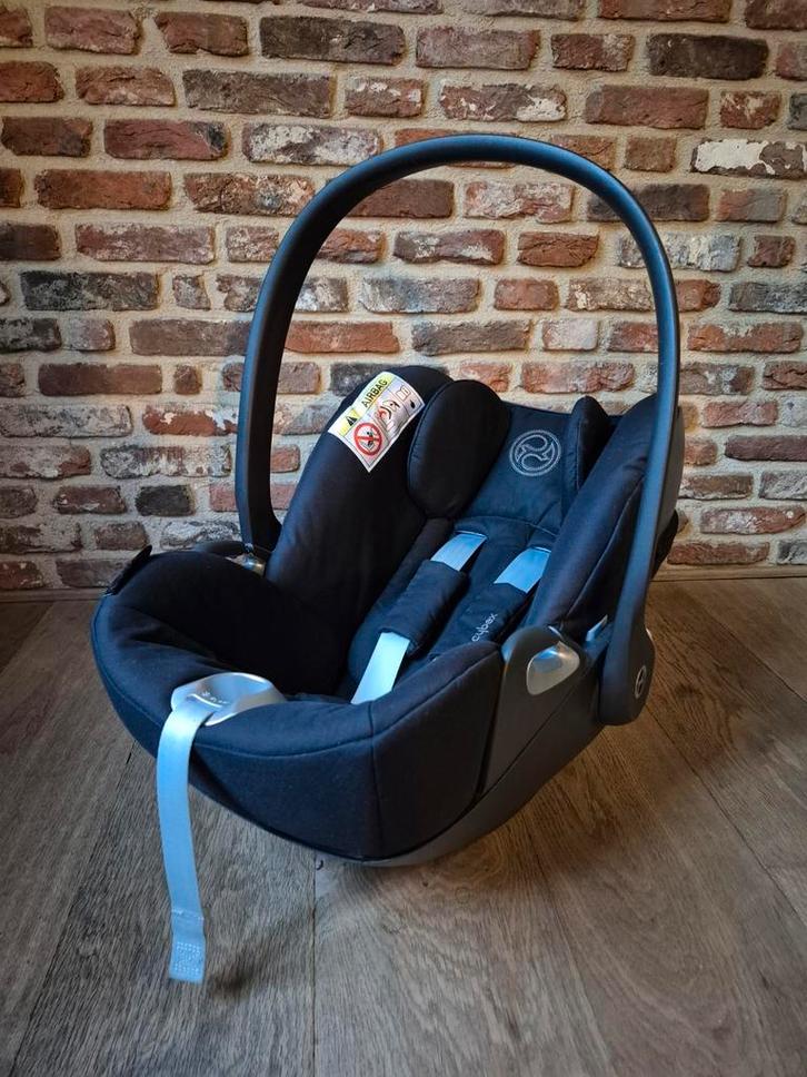 Autostoel en base Cybex, Kinderen en Baby's, Autostoeltjes, Zo goed als nieuw, Overige merken, 0 t/m 13 kg, Autogordel of Isofix