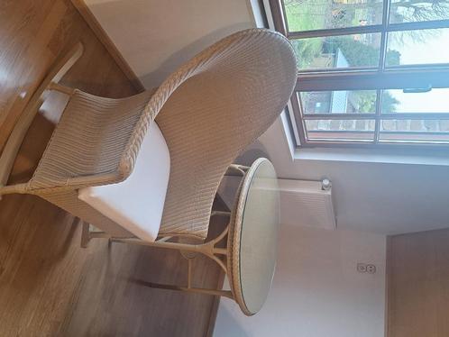 Rotan schommelstoel en ronde eettafel, Huis en Inrichting, Stoelen, Zo goed als nieuw, Eén, Riet of Rotan, Ophalen