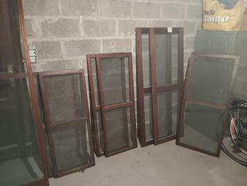 Hardhouten raamkozijnen beschikbaar voor biedingen