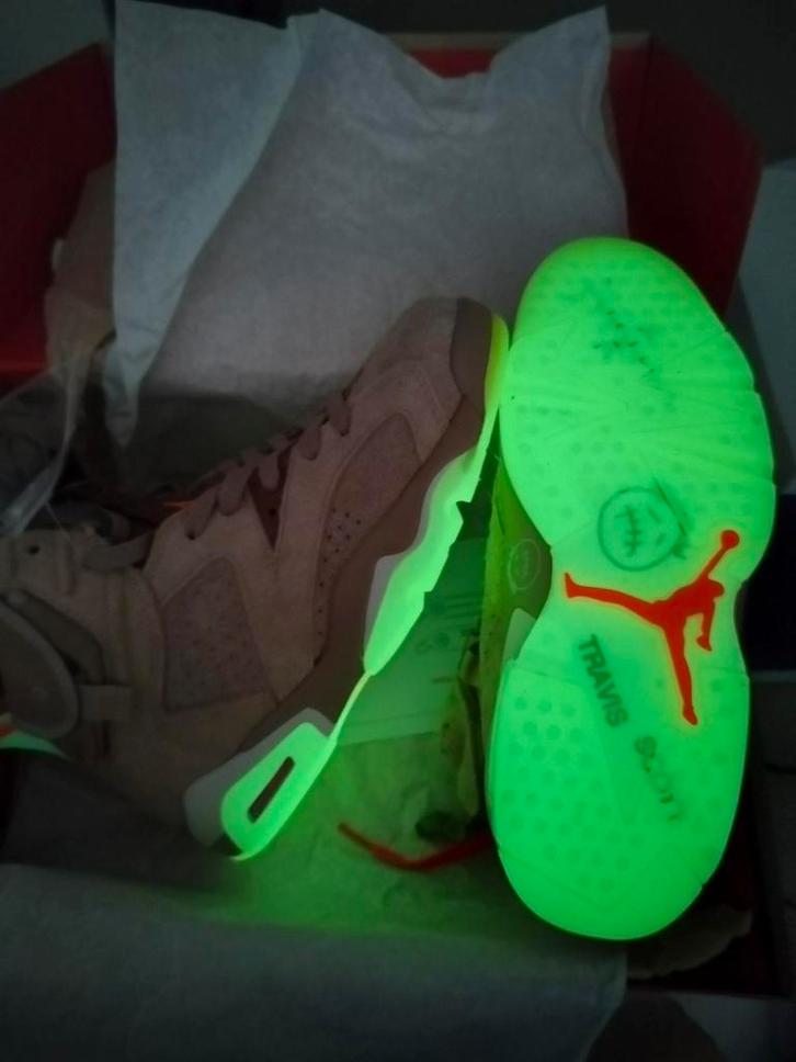 Jordan 6 Travis Scott Glow in the dark British khaki., Kleding | Heren, Schoenen, Nieuw, Bruin, Ophalen of Verzenden