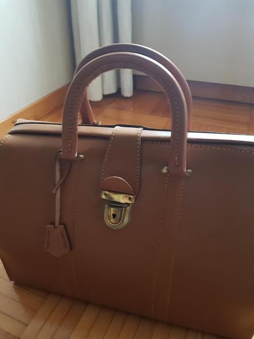 lederen tas, Handtassen en Accessoires, Tassen | Damestassen, Zo goed als nieuw, Ophalen of Verzenden