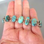 Vintage ambachtelijk armband meisjes met turquoise cabochon, Ophalen of Verzenden, Zo goed als nieuw, Blauw, Armband