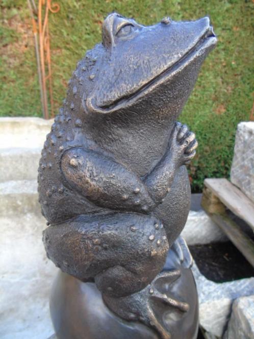 statue d une grenouille sur boule en bronze , jet d eau ..., Jardin & Terrasse, Pièces d'eau & Fontaines, Neuf, Fontaine, Autres matériaux