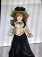 Porseleinen pop 43 hoog voor decoratie, Verzamelen, Ophalen, Pop