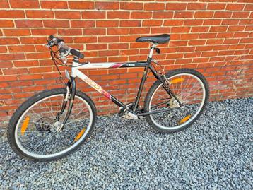 Jongens fiets beschikbaar voor biedingen