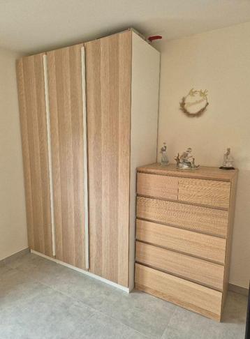 Bed +lattenbodem en matras +nachtkastjes + kleerkast  beschikbaar voor biedingen