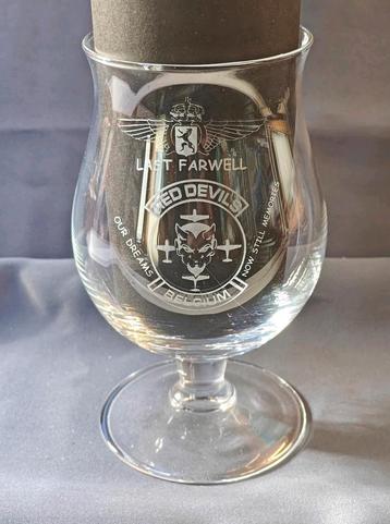 Gegraveerde Duvel Glas Farwell Belgian Air Force Red Devils beschikbaar voor biedingen