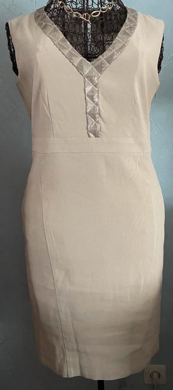 Xandres 38 Nieuw licht beige geklede jurk beschikbaar voor biedingen