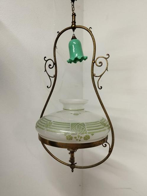 Geelkoperen petroleum hanglamp met glazen coupe, Antiek en Kunst, Antiek | Verlichting, Ophalen of Verzenden