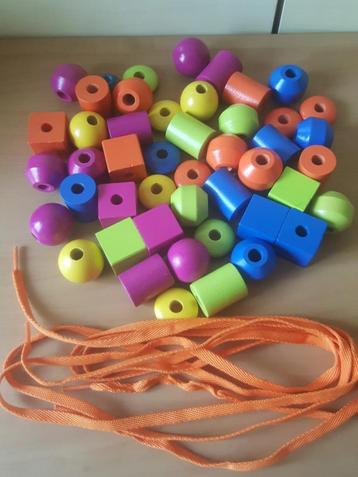 Set van 47 grote houten kralen  beschikbaar voor biedingen