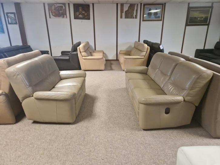 TAUPE BUFFELLEDEREN SALON MET RELAXEN 3 EN 2 ZIT, Maison & Meubles, Canapés | Repose-pieds & Poufs, Utilisé, Cuir, Enlèvement