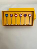 Dinky Toys verkeersborden, Ophalen of Verzenden, Zo goed als nieuw, Dinky Toys