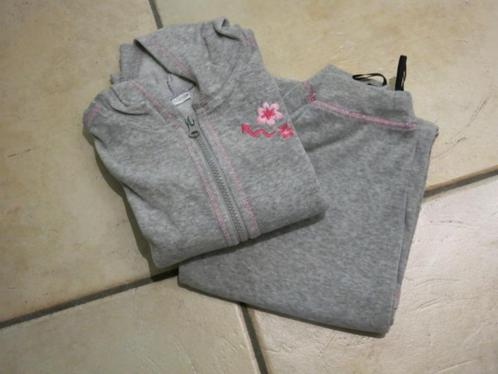Een jogging, maat 122-128, als nieuw, Kinderen en Baby's, Kinderkleding | Maat 122, Zo goed als nieuw, Meisje, Sport- of Zwemkleding