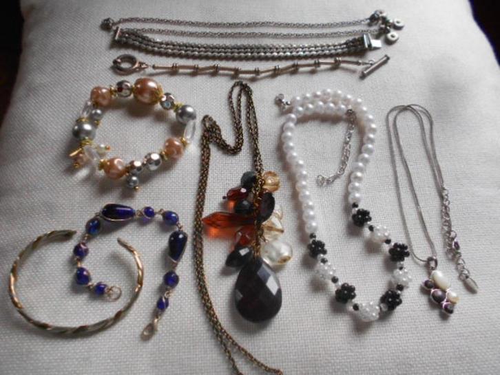 9 sieraden voor 5 € nieuw of als nieuw, Handtassen en Accessoires, Kettingen, Zo goed als nieuw, Kunststof, Wit, Met strass, Ophalen of Verzenden