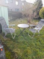 1 petite table d'appoint + 2 chaises de jardin, Enlèvement